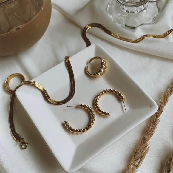 18K Gold Herringbone Flat Chain Necklace 5mm - Picture 4 of 12